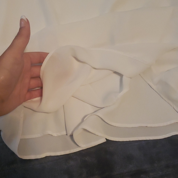 NEW w/o Tags Flowy White Spaghetti Strap Top Shirt - Picture 3 of 3